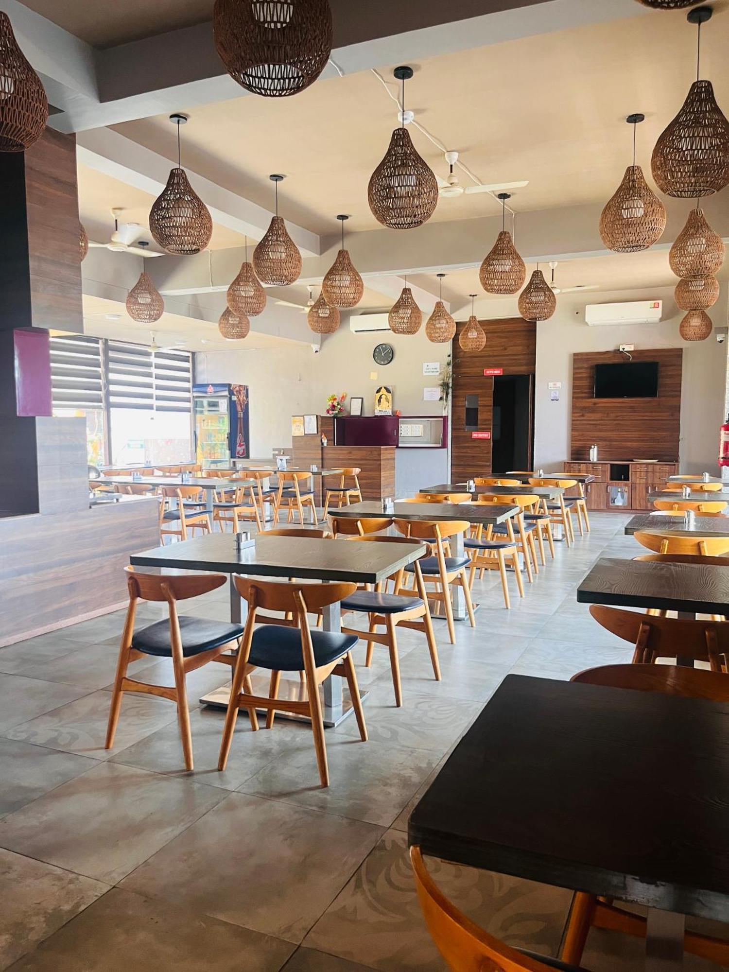 Lion Park Hotel & Resorts Sasan Gir Exterior photo