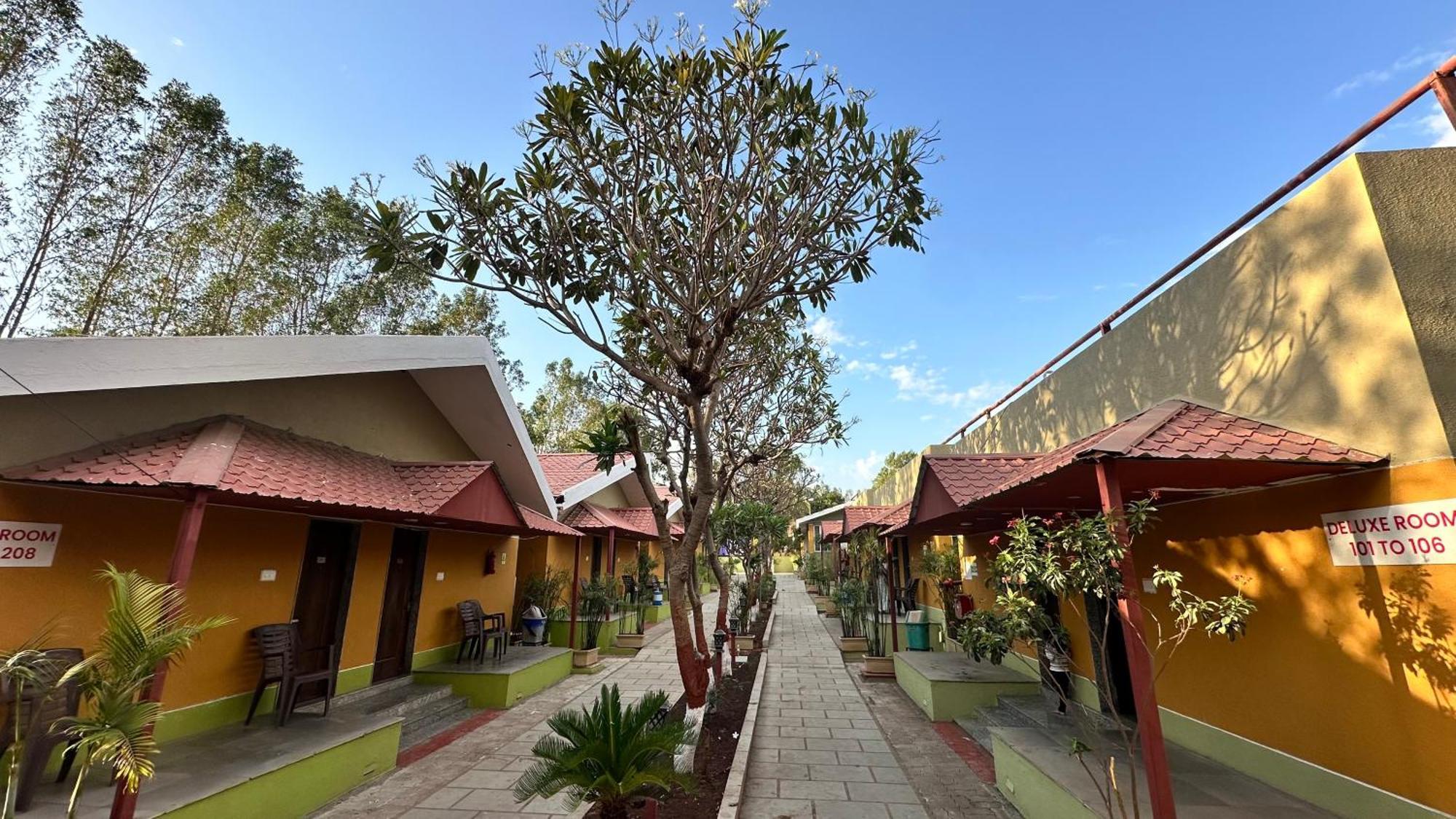 Lion Park Hotel & Resorts Sasan Gir Exterior photo