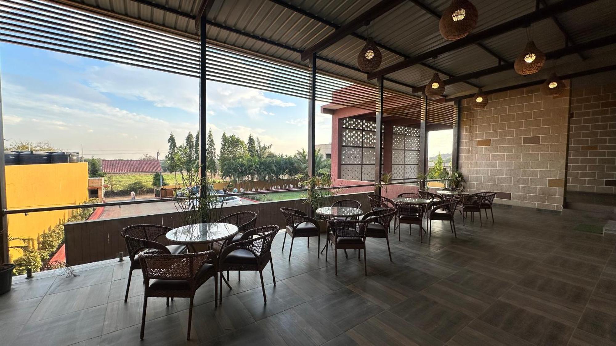 Lion Park Hotel & Resorts Sasan Gir Exterior photo
